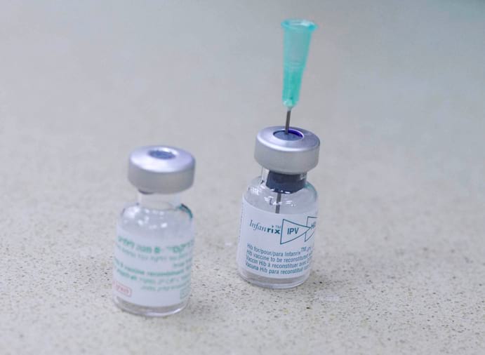 Американская вакцина от COVID-19 показала 100% эффективность
