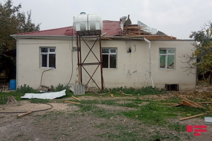 Выпущенный армянами снаряд попал в жилой дом в Агджабеди - ФОТО

