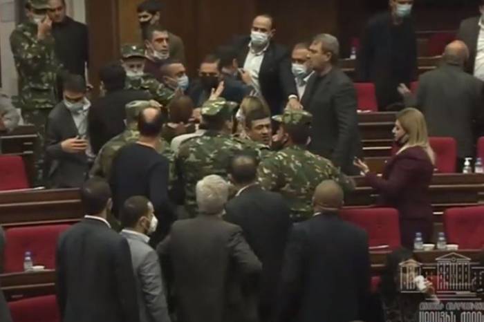 На сегодняшнем заседании парламента Армении произошла драка – ВИДЕО
