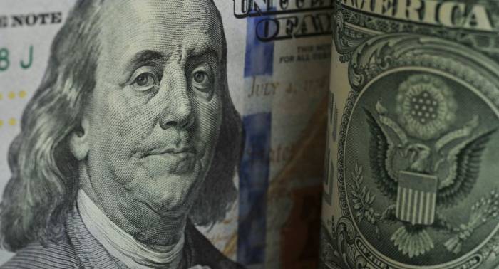 Курс доллара в Узбекистане впервые превысил отметку 10 400 сумов