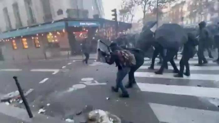В Париже 37 правоохранителей пострадали в ходе беспорядков