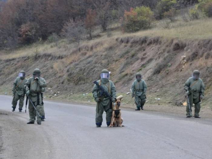 Российские саперы приступили к разминированию в Карабахе