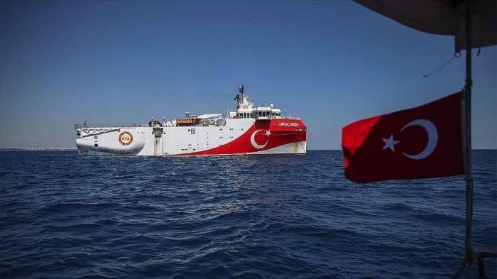 Турция продлила срок работ судна Oruç Reis в Средиземноморье
