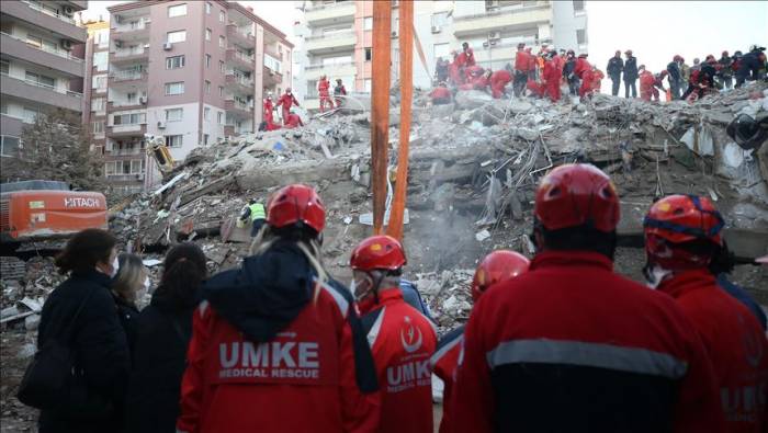 Число жертв землетрясения в Измире достигло 55
