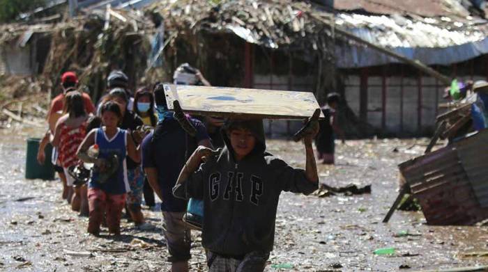 Число жертв тайфуна "Вамко" на Филиппинах выросло до 67