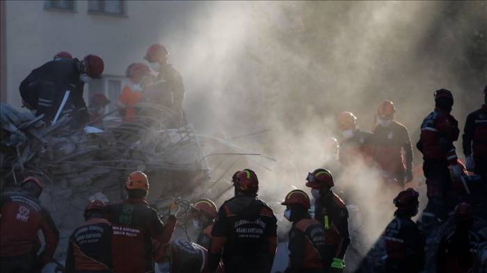 Число жертв землетрясения в Измире достигло 92
