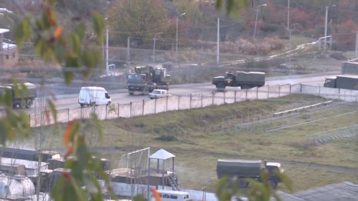 Российская автоколонна выехала из Гориса в сторону Карабаха — эксклюзивное - ВИДЕО