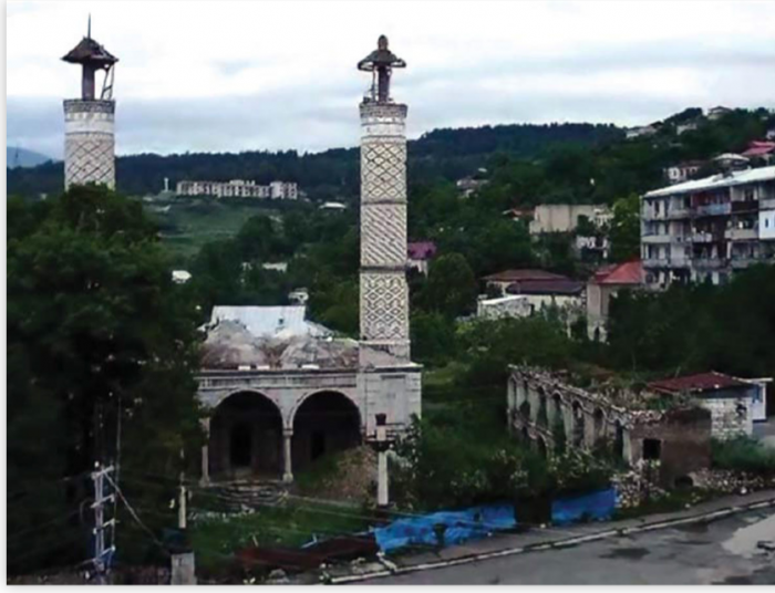 В Нагорном Карабахе и прилегающих районах армянами полностью разрушены 63 мечети из 67