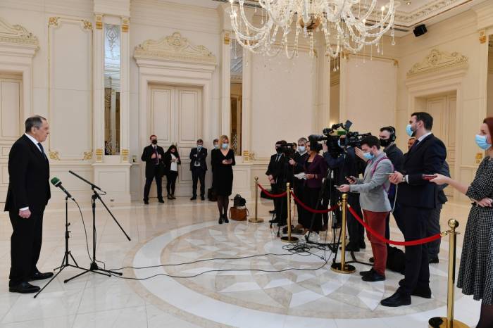 Министр иностранных дел России выступил в Баку перед прессой и ответил на вопросы журналистов
