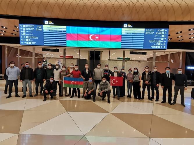 Из Турции в нашу страну приехали добровольно еще 20 азербайджанских врачей
