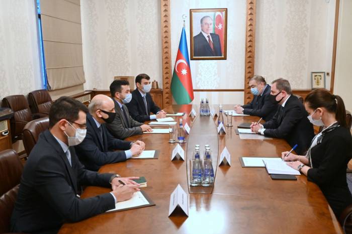 Глава МИД Азербайджана встретился с президентом Молодежного форума ОИС
