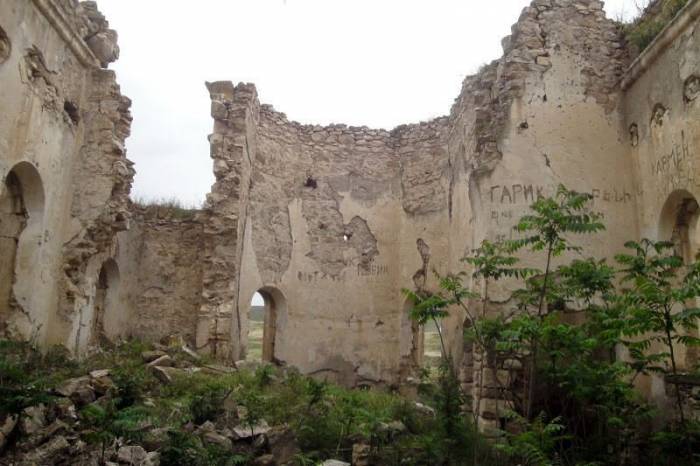 Армянские вандалы разрушили Русскую Православную церковь в честь Преображения Господня в Нагорном Карабахе - ФОТО