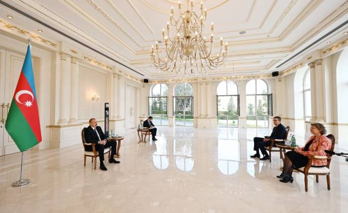 Ильхам Алиев принял верительные грамоты новоназначенного посла Нидерландов - ФОТО