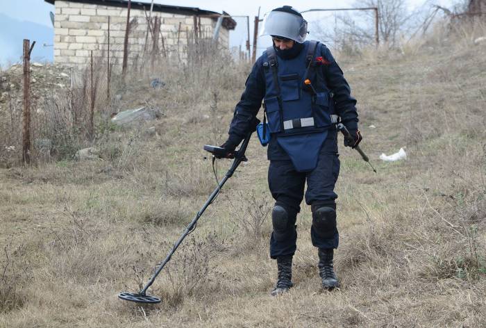 Пиротехники МЧС обнаружили более 10 тыс. боеприпасов с начала работы в Карабахе