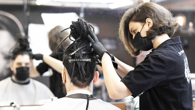 В Азербайджане салоны и парикмахерские работать не будут
