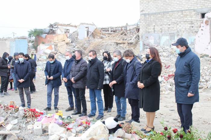 Представители итальянского парламента ознакомились с последствиями военных преступлений армянских ВС в Гяндже - ФОТО