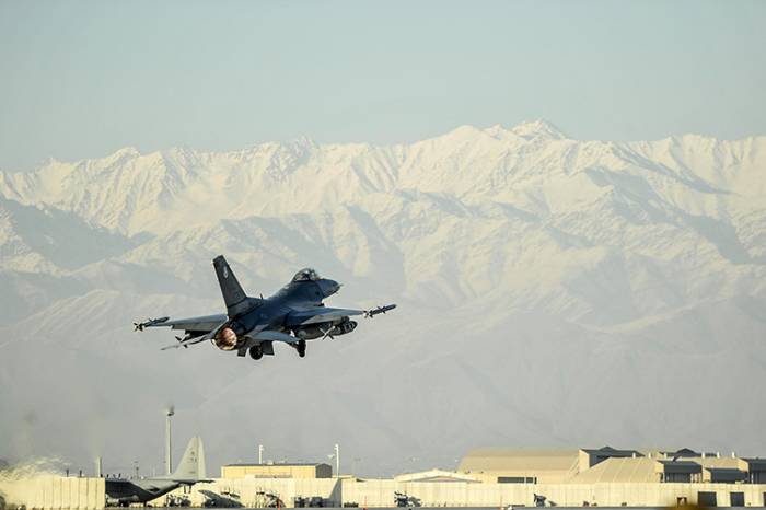 ВВС США уничтожили более 20 боевиков "Аль-Каиды" в афганской провинции Гильменд