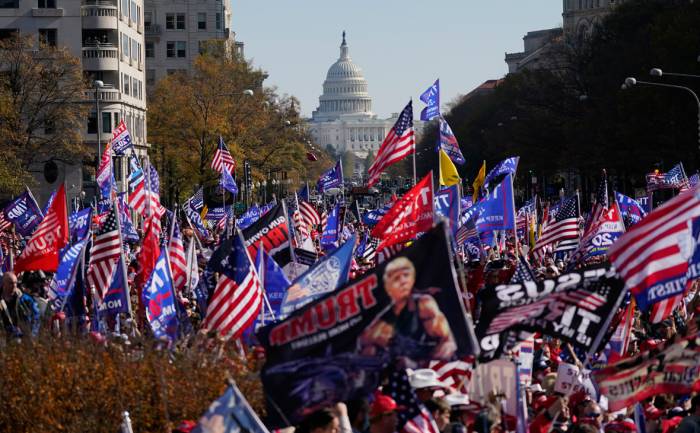 Сторонники и противники Трампа проводят митинги в Вашингтоне