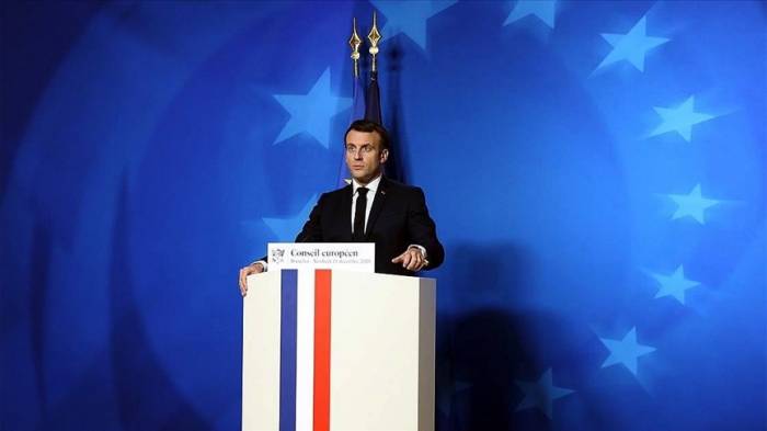 Макрон теряет популярность во Франции - опрос 