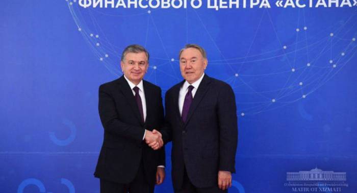 Шавкат Мирзиёев поздравил Назарбаева с Днем первого президента
