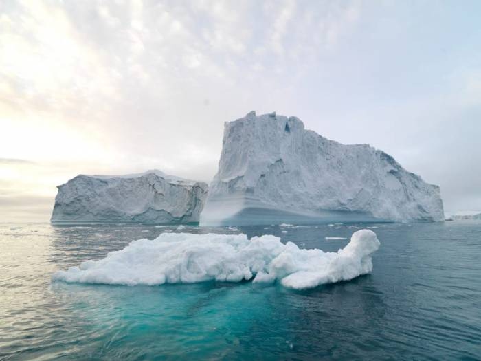 Самый большой айсберг в мире продолжает разрушаться
