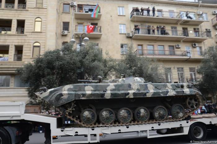 Мечта армян сбылась - танки на улицах Баку, но...