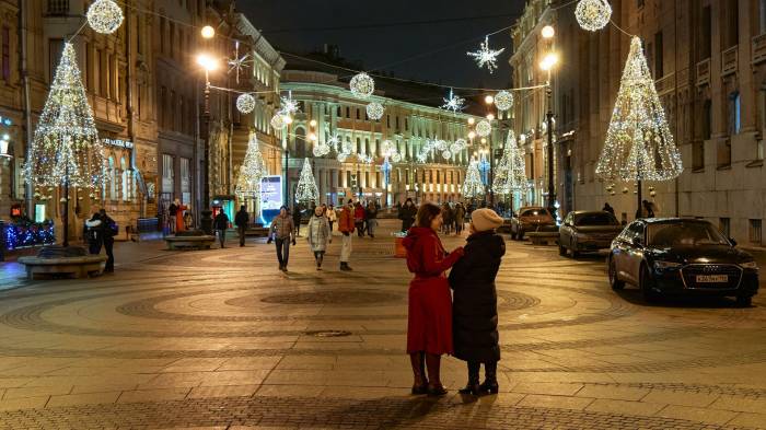 Власти Петербурга разрешили открыть зимние террасы кафе на время праздников