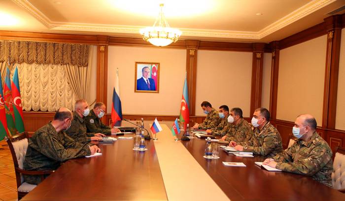 Министр обороны встретился с командующим миротворческими силами России