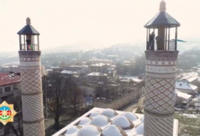 Величественое звучание азана с минаретов мечети в Шуше