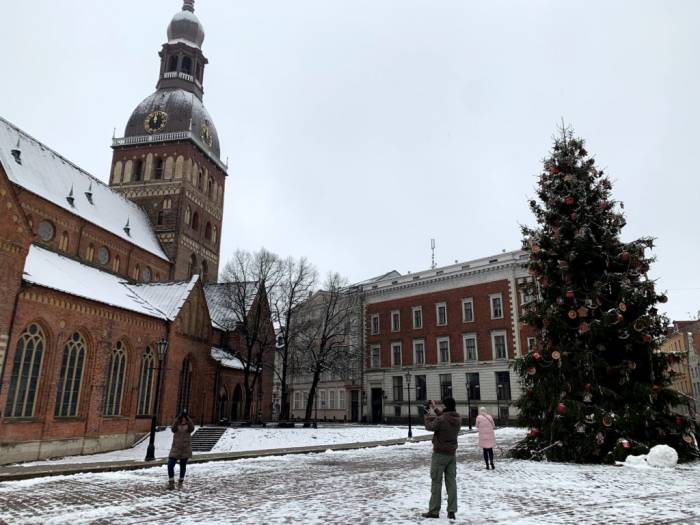 Правительство Латвии вводит комендантский час на новогоднюю ночь
