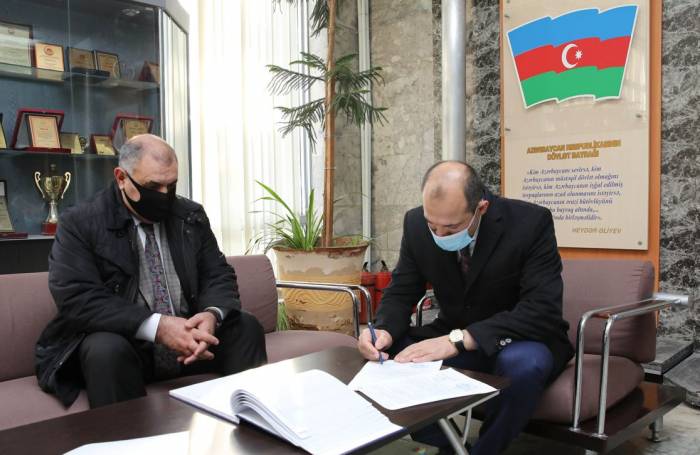 Пяти политическим партиям Азербайджана вручены ключи от офисов - ФОТО