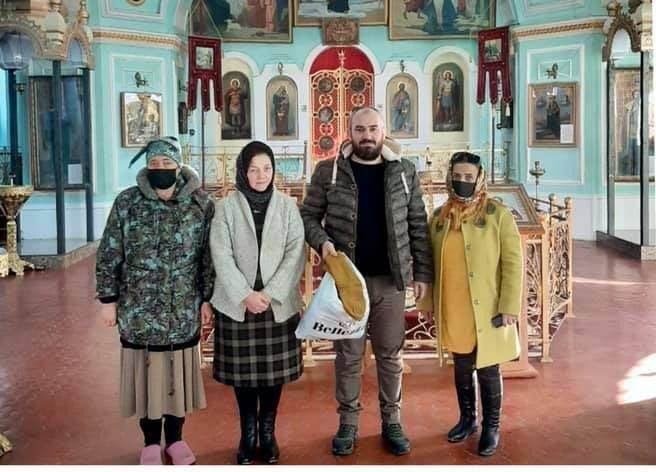 Прихожане русской православной церкви Гянджи связали шерстяные носки и отправили солдатам