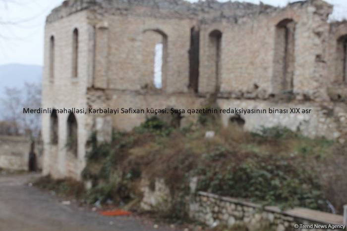 Армяне разрушили сотни исторических и архитектурных памятников в городе Шуша – ФОТОФАКТ 