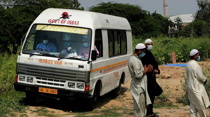 В Индии при наезде грузовика погибли не менее 15 человек
