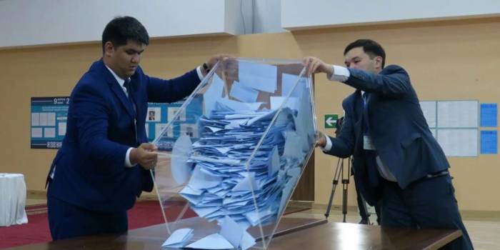 Экзитпол: правящая партия Казахстана "Нур Отан" лидирует на выборах в парламент