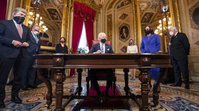 Байден подписал указ о возвращении США в ВОЗ и Парижское соглашение по климату