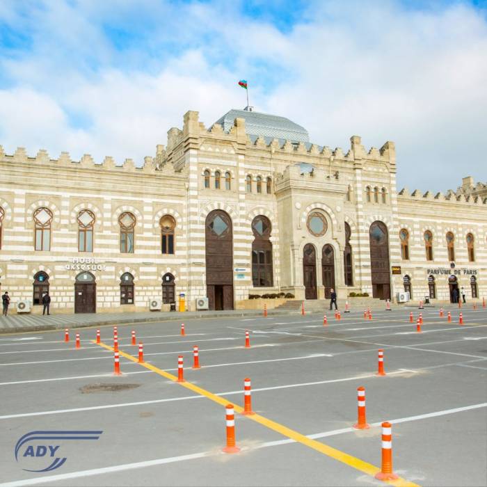 На территории Бакинского ж/д вокзала строятся три парковки