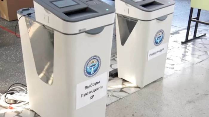 В Кыргызстане стартовали досрочные выборы президента и референдум

