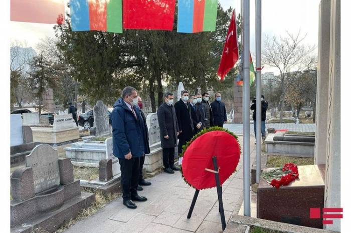 Сотрудники посольства Азербайджана в Турции посетили могилу Мамеда Эмина Расулзаде в Анкаре 