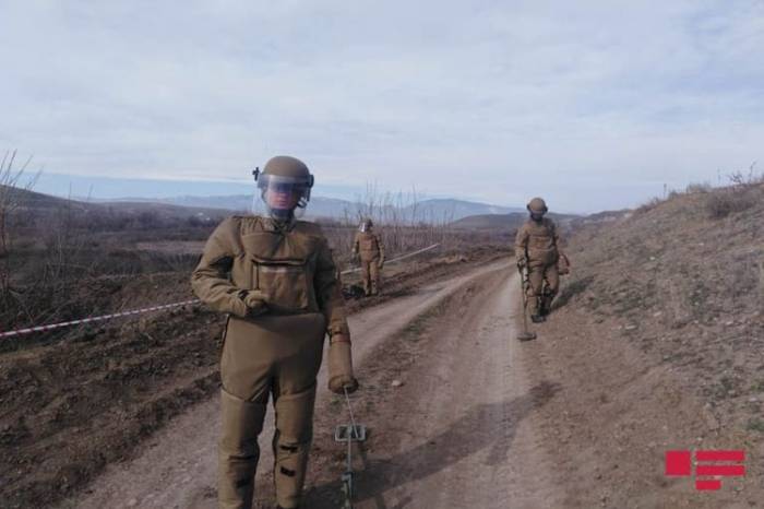 Обезвреживаются мины и другие заграждения противника в освобожденном от оккупации Физулинском районе
