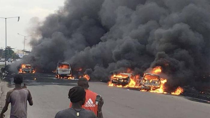 В Нигерии при взрыве машины с газом погибли 30 человек