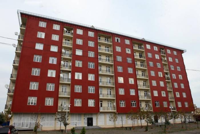 На баланс минтруда Азербайджана передано около 4700 квартир, построенных для вынужденных переселенцев
