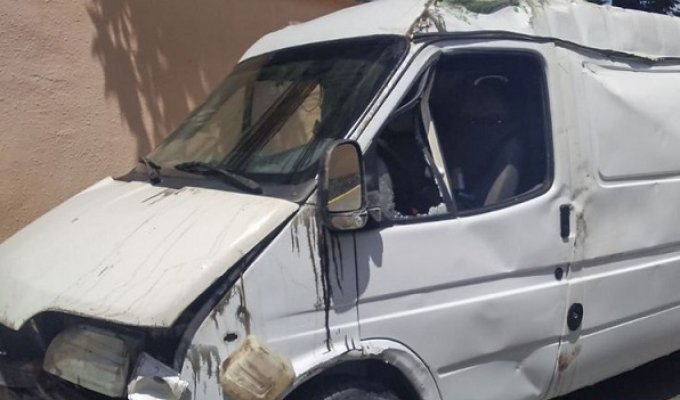 В Уджаре перевернулся микроавтобус, пассажир погиб