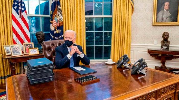 Джо Байден обустроил Овальный кабинет в Белом доме
