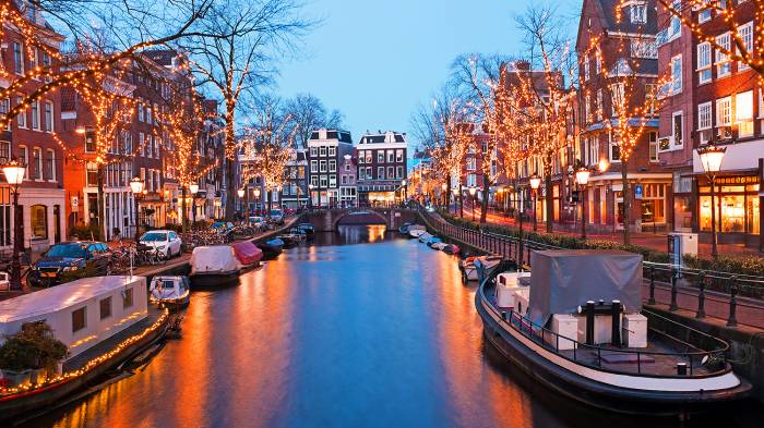 Амстердам намерен запретить продажу туристам легких наркотиков