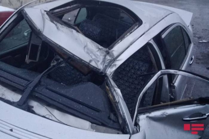 В Исмаиллы опрокинулся автомобиль, ранены 5 человек 