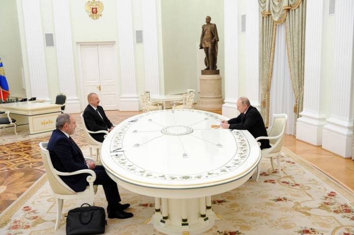 Президенты Азербайджана, России и премьер-министр Армении выступили с совместным заявлением