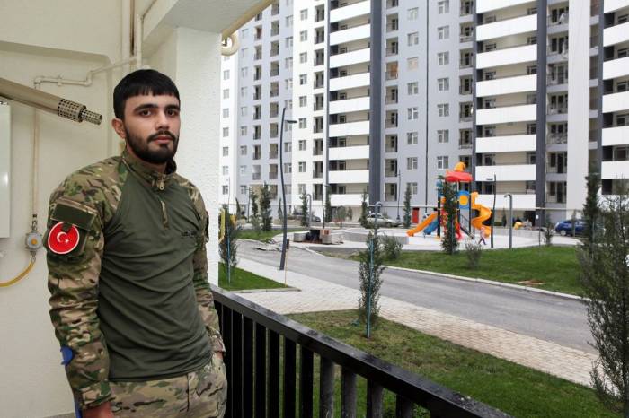 Семья еще одного участника Отечественной войны переселяется в новую квартиру в Баку - ФОТО