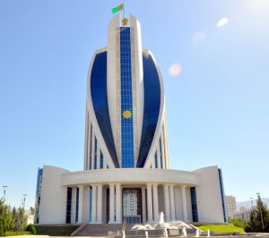 В Минздравмедпроме Туркменистана обсудили повышение потенциала системы здравоохранения