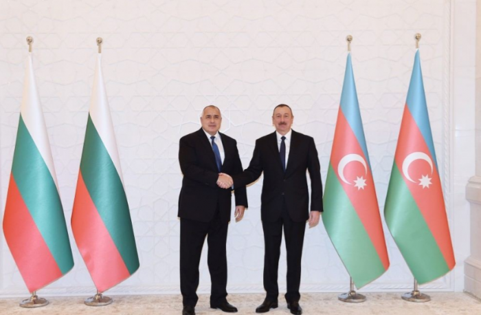 Премьер-министр Болгарии позвонил Президенту Ильхаму Алиеву
